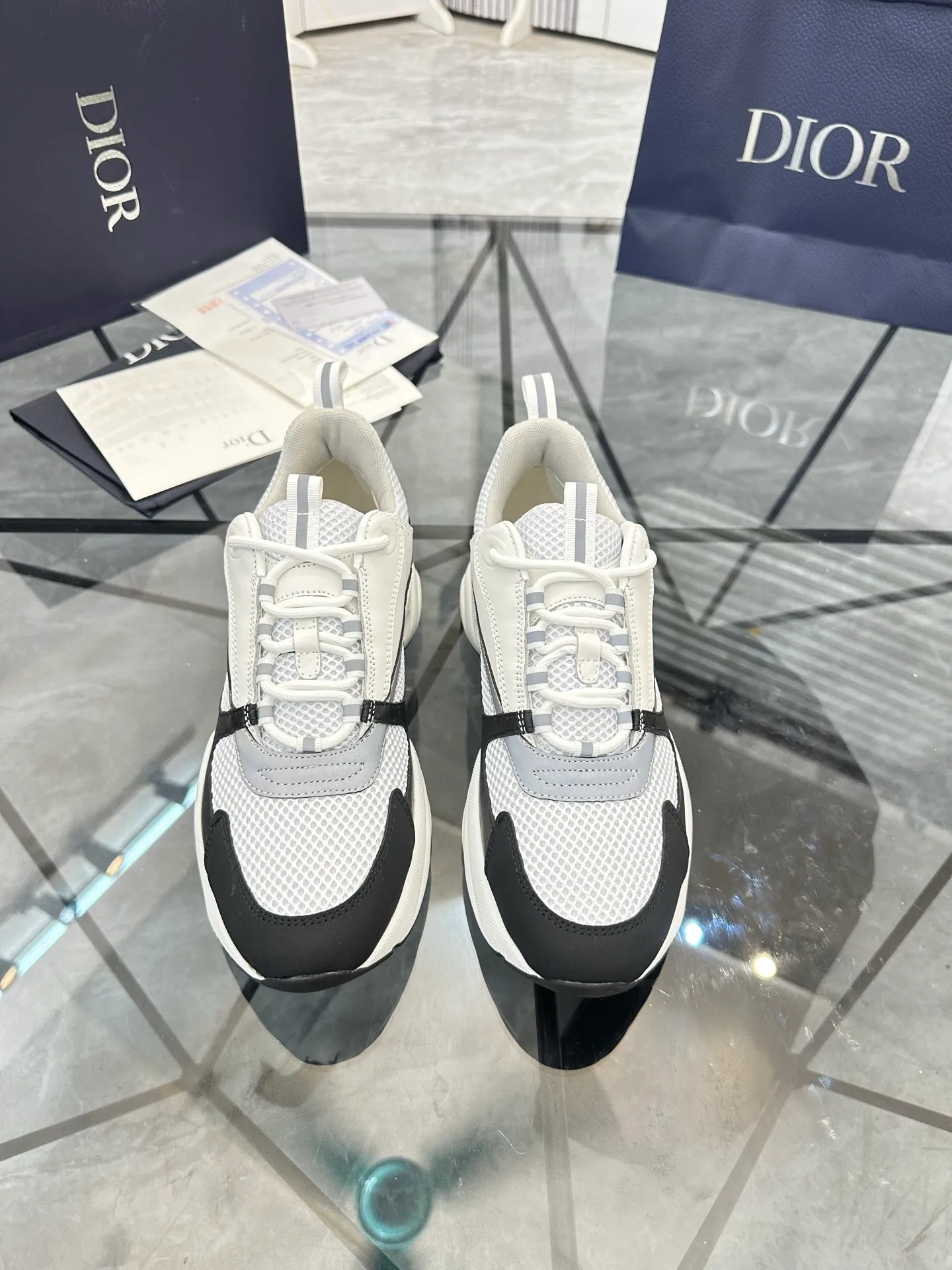 Men's shoes: 💰P460¥ Ready in Guangzhou, fully packaged Product trademark: Dior* "Dior*" low-top casual shoes Regular size: 38-46 (can be customized to 47) B22 Product materials: imported cowhide leather upper spliced ​​with original fabric, breathable lining, original outsole. Number: 920